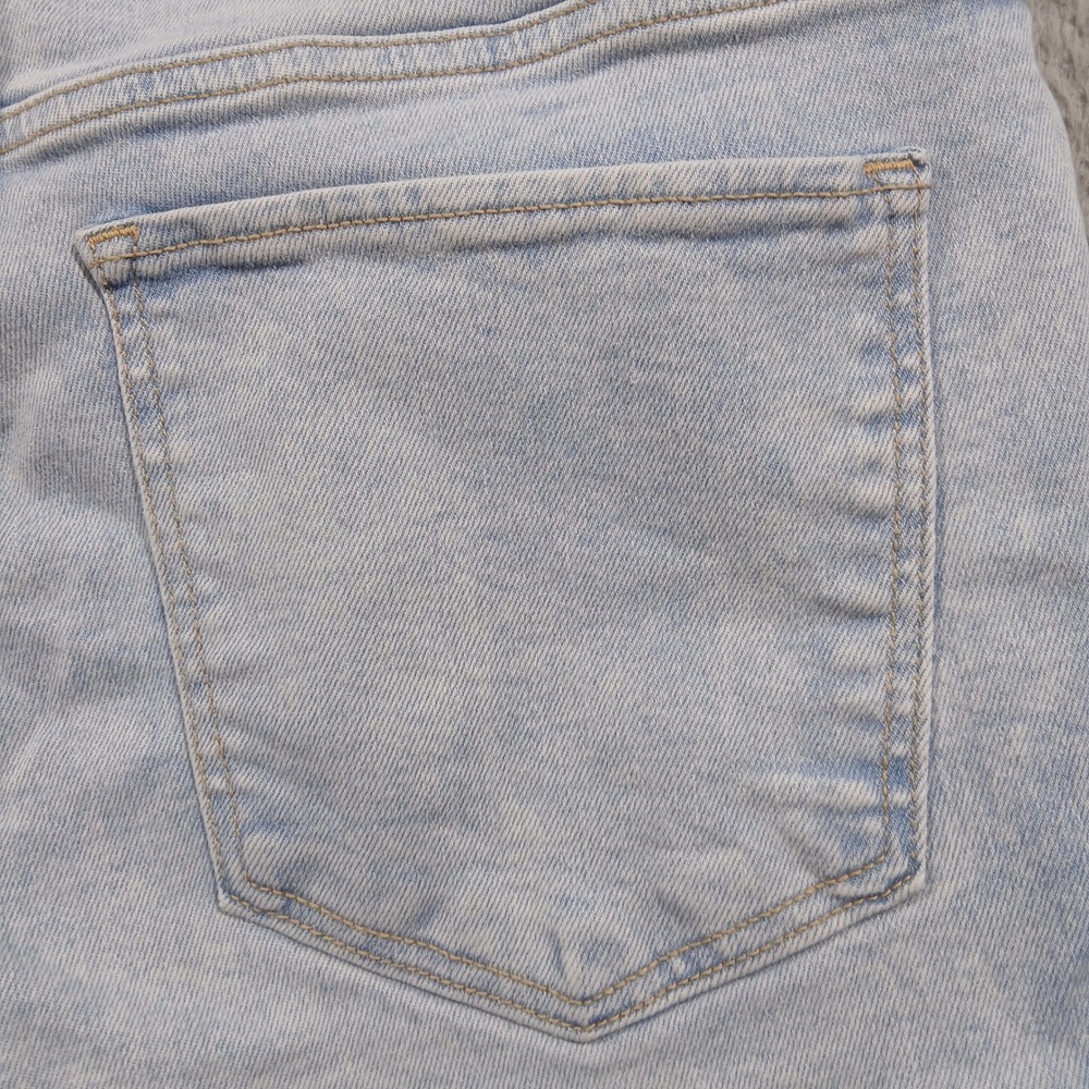Old Navy High Rise Capri Jeans Light Wash Secret-Smooth Pockets Women's 12 EUC‎ - Picture 9 of 14
